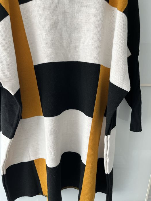 Piękny sweterek uniwersalny