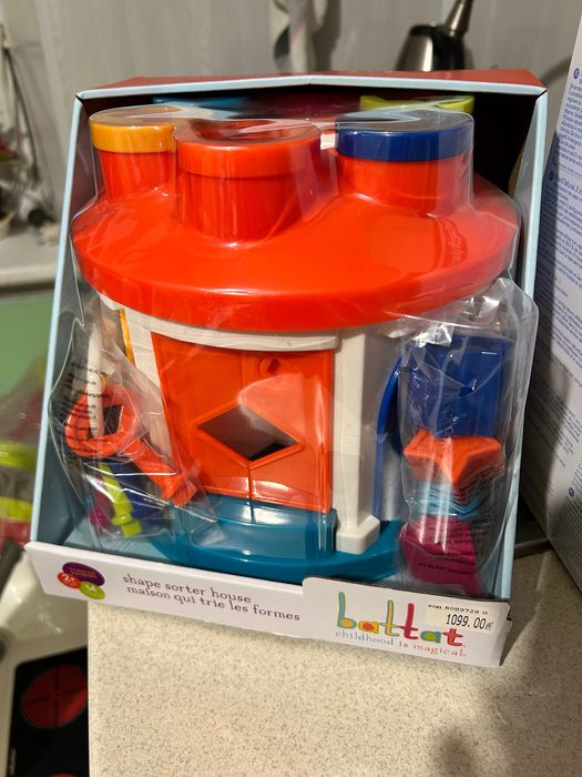 Розвивальна іграшка-сортер Battat Розумний будиночок 12 форм