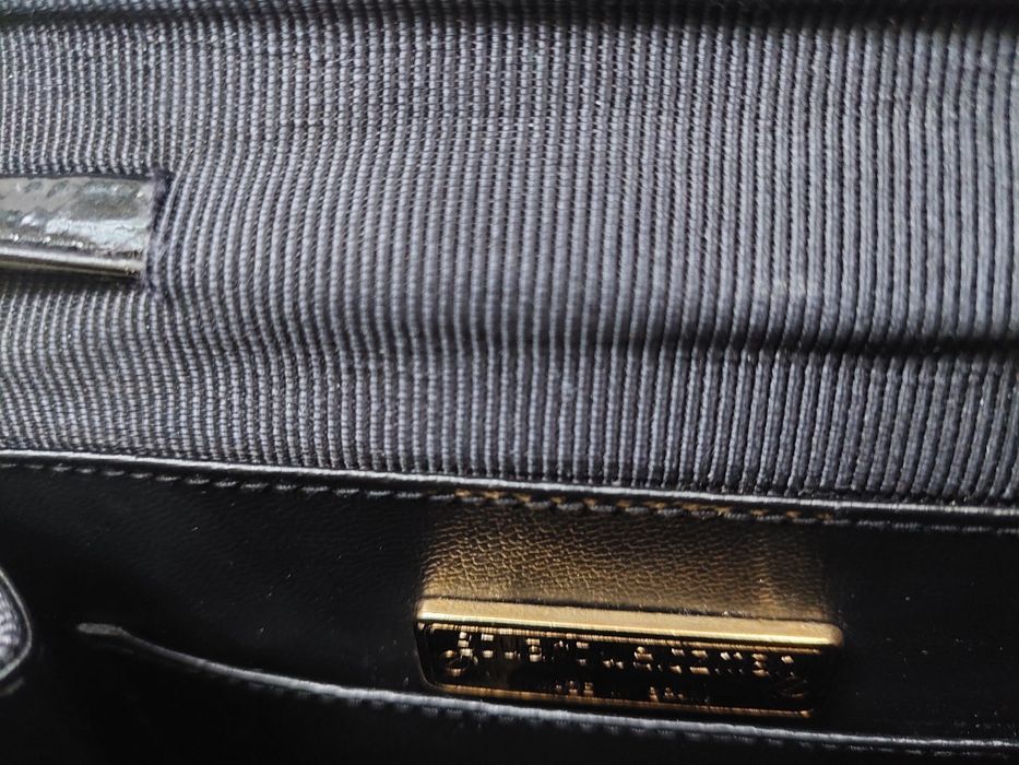Elegancka torebka czarna stuart weitzman