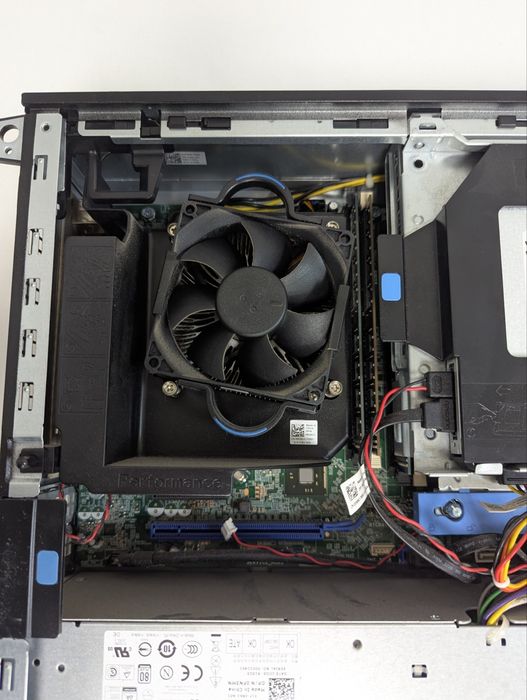 Продам компьютер! Системный блок DELL. Компактный ПК.. Гарний стан..