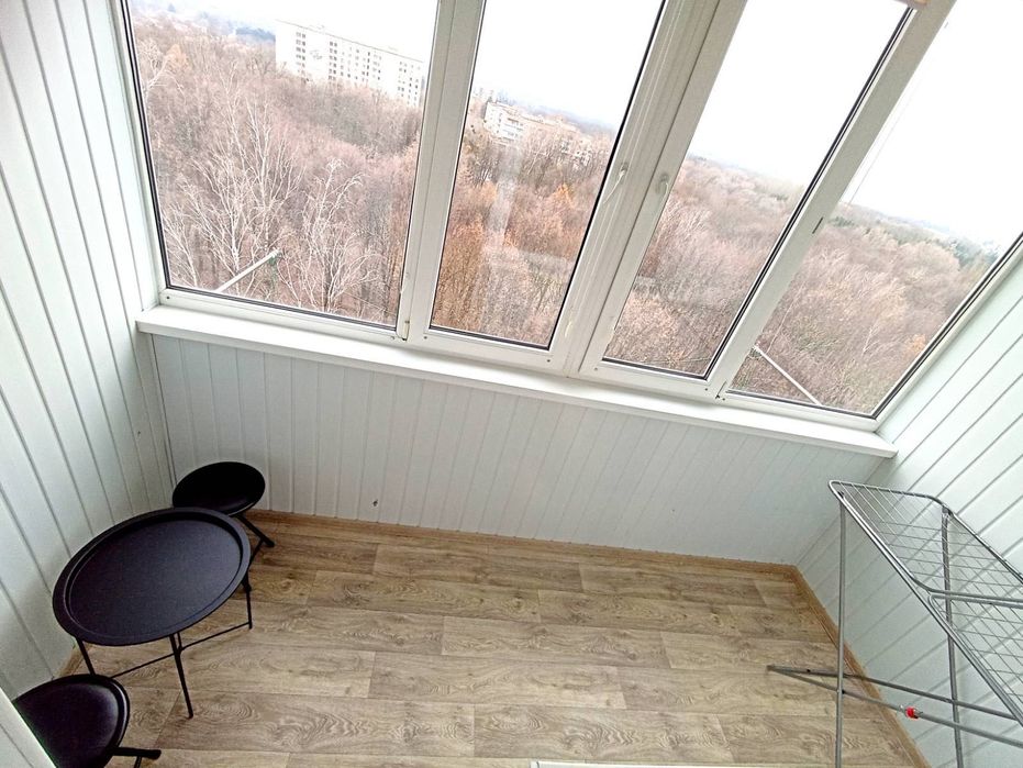 Здається подобово однокімнатна квартира з кондиціонером.