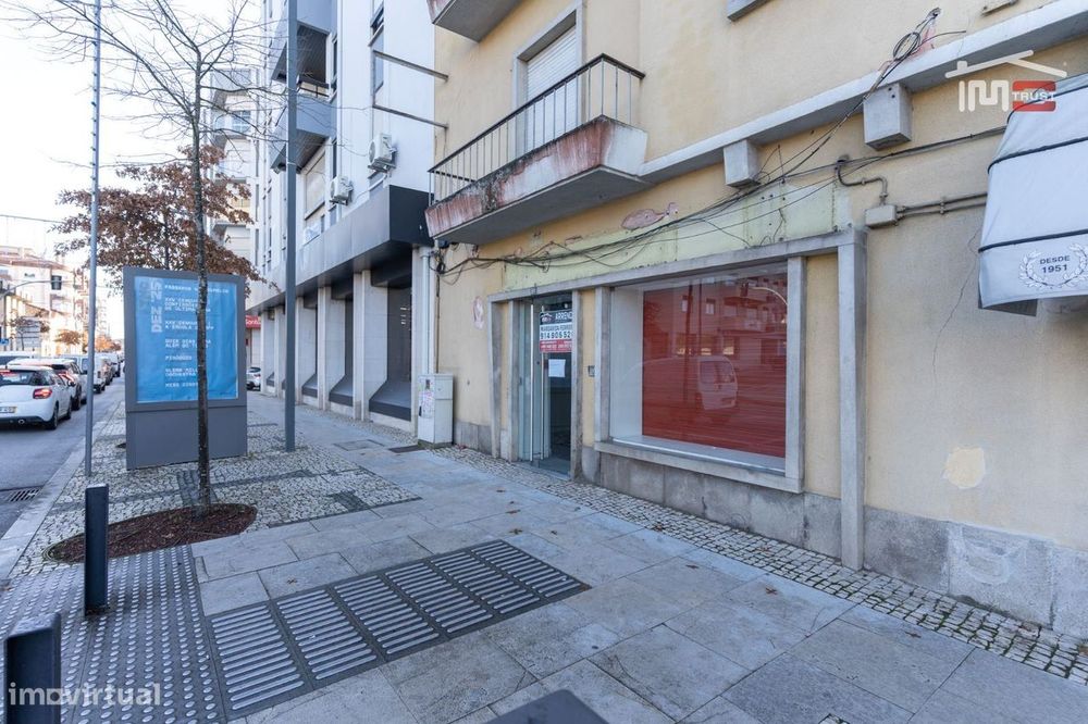 Loja Para Comércio Ou Serviços No Centro De Ourém