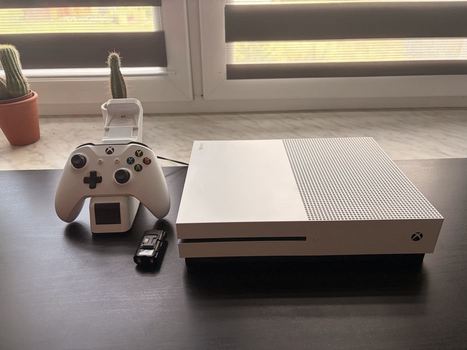Xbox One S. 1TB.