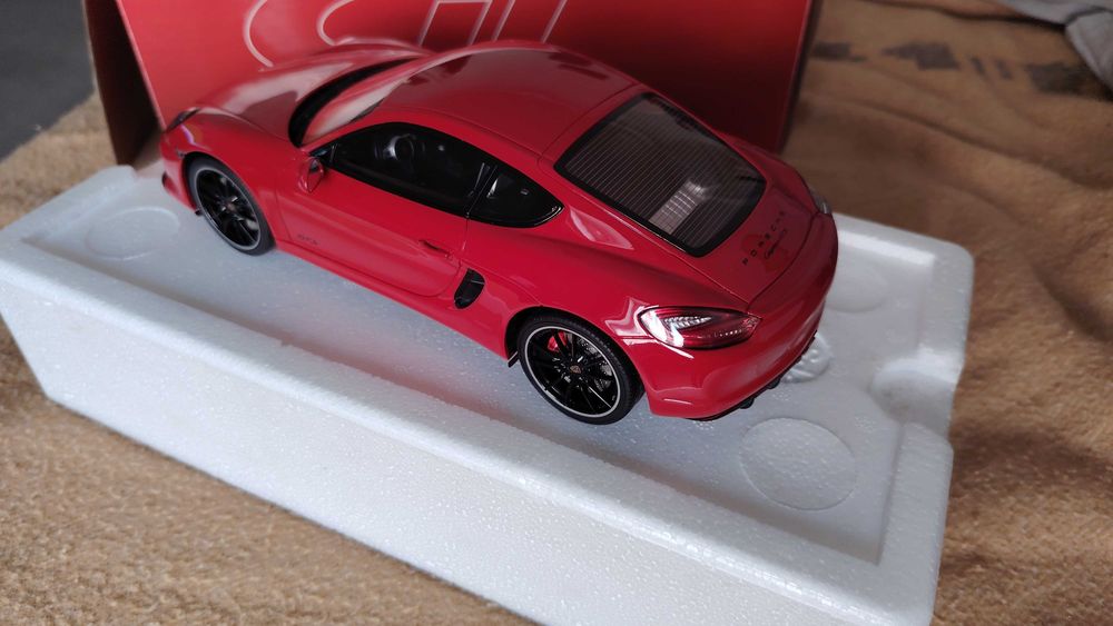 Porsche Cayman GTS + 1/18 + Resina + Novo + GTSpirit