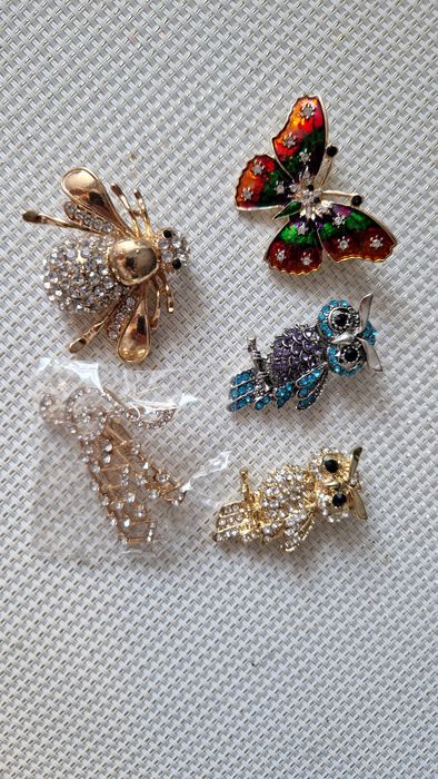 Broszki ozdobne. Nowe