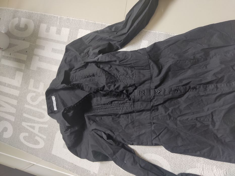 Koszulka czarna z żabotem Quiosque