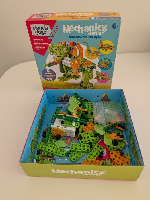 Dinossauros em ação de Clementoni