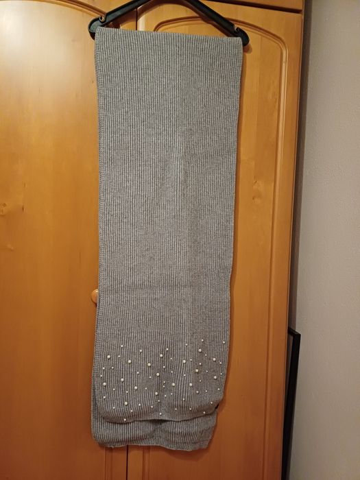 Piękny 100 %  wełna  lamay  szal.  ZARA. 2m długi 35 szeroki