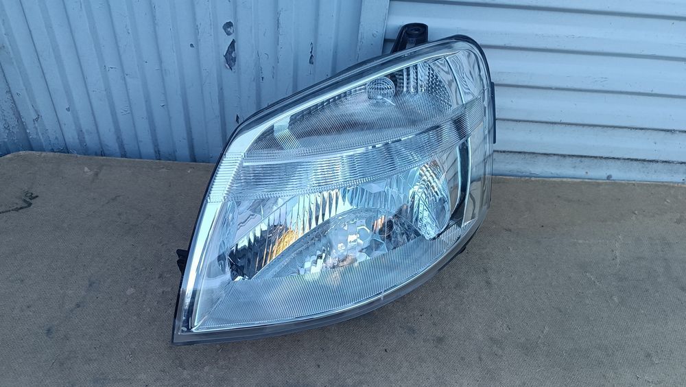 Vendo farol esquerdo de Peugeot partner, citroen Berlingo ano 2002/08