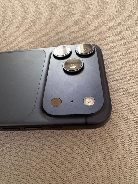 Iphone 17 pro Max deep blue