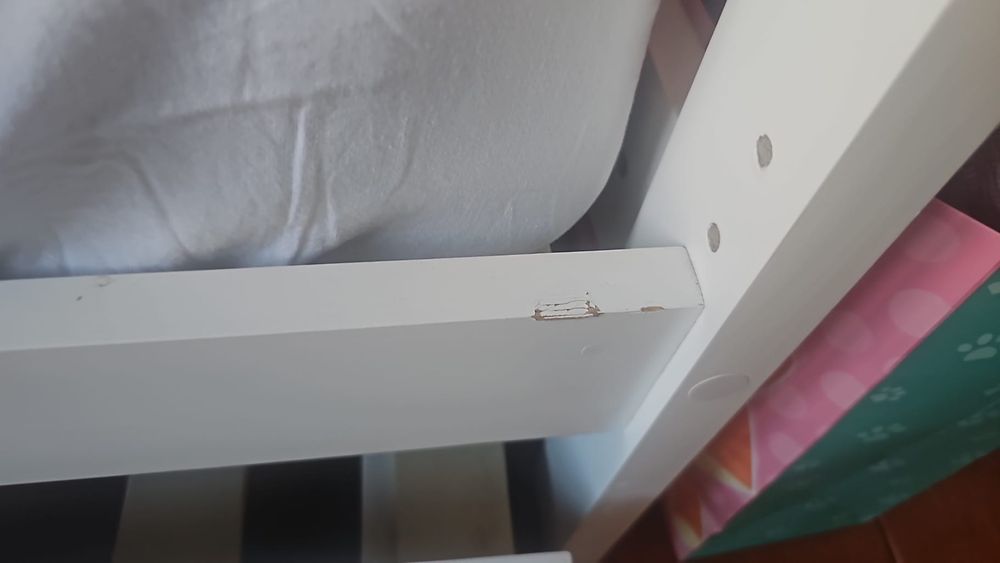 Cama casinha com 1 colchão.
