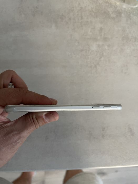 Продам Samsung S6 в неробочому стані на запчастини