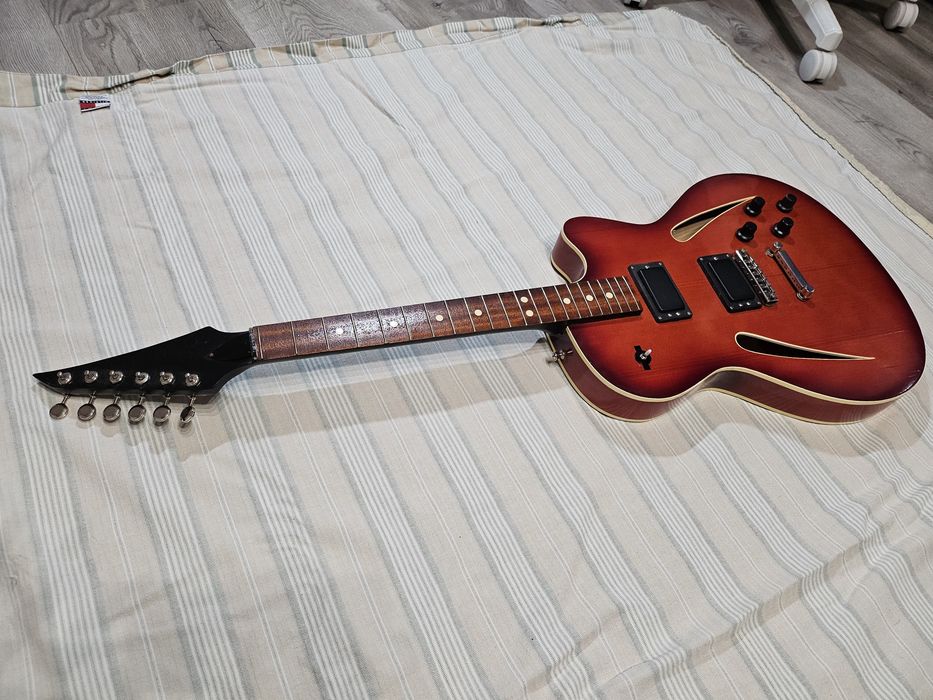 Defil Jowita 1980s – Polska gitara elektryczna fajny funkcjonalny "antyk" + klasyczne miekkie etui.