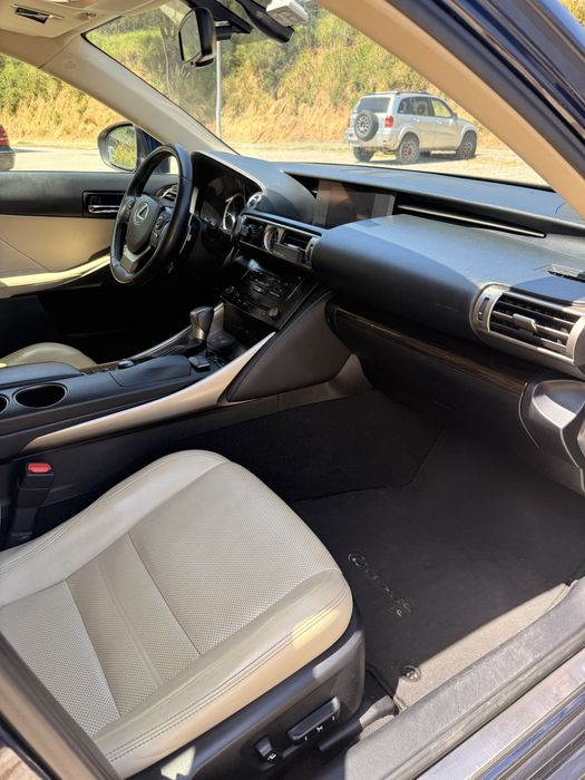 Vendo Lexus is300h