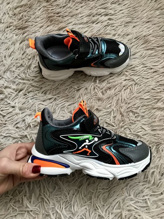 Розпродаж, Кросівки для хлопчиків