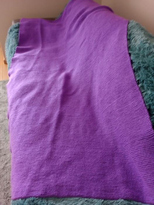 Rękodzieło pled dziergany na drutach