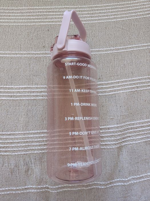 Duży bidon 2L ze słomką – różowy, podziałka godzinowa, fitness, szkoła