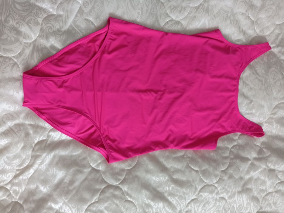 Купальник( новий)44-46р.