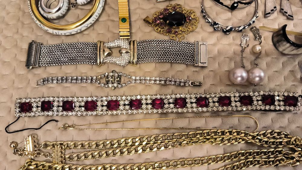 Бижутерия. Бусы, серьги, колье, подвески, браслеты