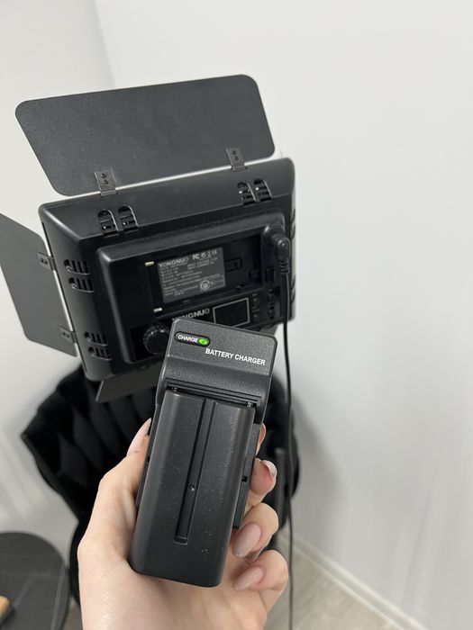 Відеосвітло Yongnuo YN-300 III аккумулятор со штативом