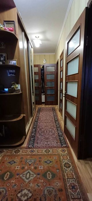 Продається просторий двоповерховий будинок,село Левків.
