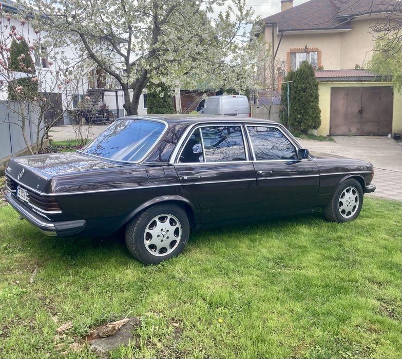 Mersedes-Benz  123