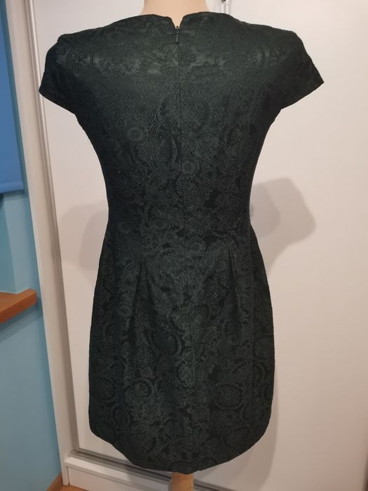 Wizytowa sukienka damska Mohito rozm 36, wytłaczany wzór,ciemna zieleń