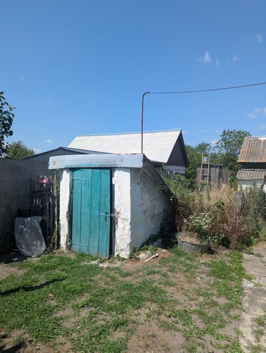 Продається хороший житловий будинок з господарськими спорудами