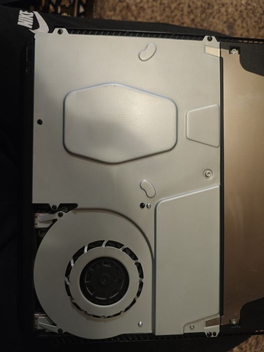 Продам Sony PlayStation 4 slim ТБ