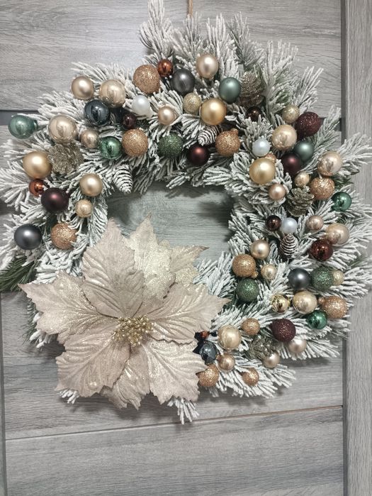 Новорічні віночки і композиції