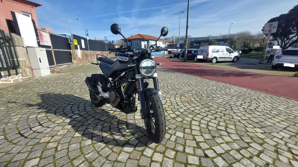 Vende-se Husqvarna Svartpilen 401