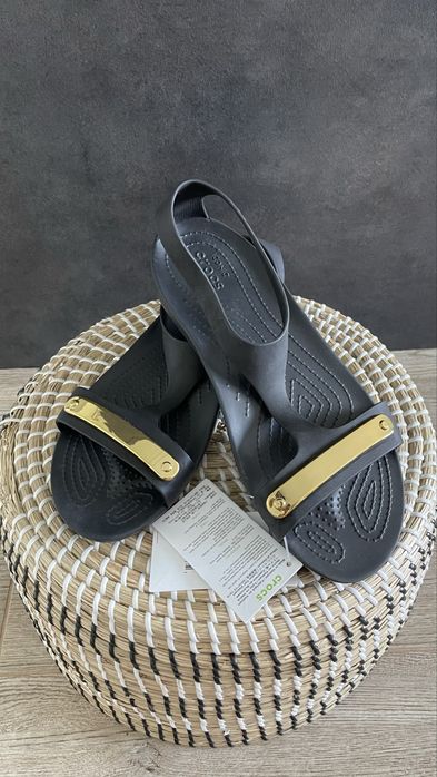 Crocs sandały Serena Metallic Bar Gold/Black W10 41/42