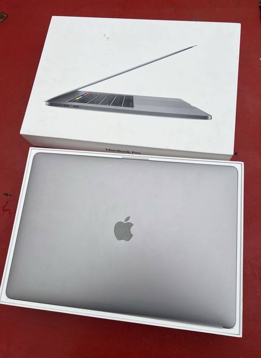 Продам маккбук апл Apple MacBook Pro 15 i9 16/512gb