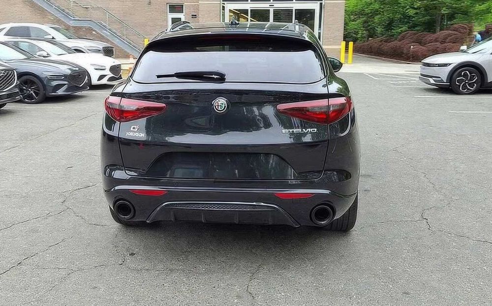 Alfa Romeo Stelvio Veloce      2023