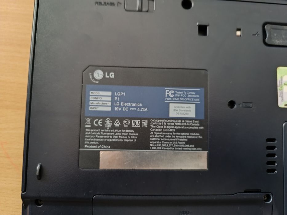 Vários computadores portáteis