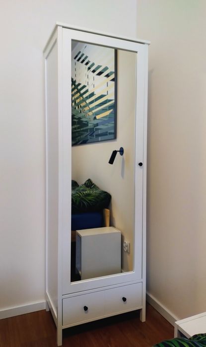 Biała szafa SAUDDE Agata Meble z lustrem