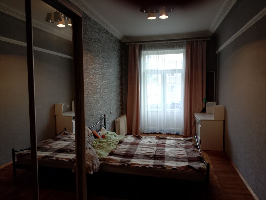 Сдам долгосрочно квартиру в старом городе 110м2