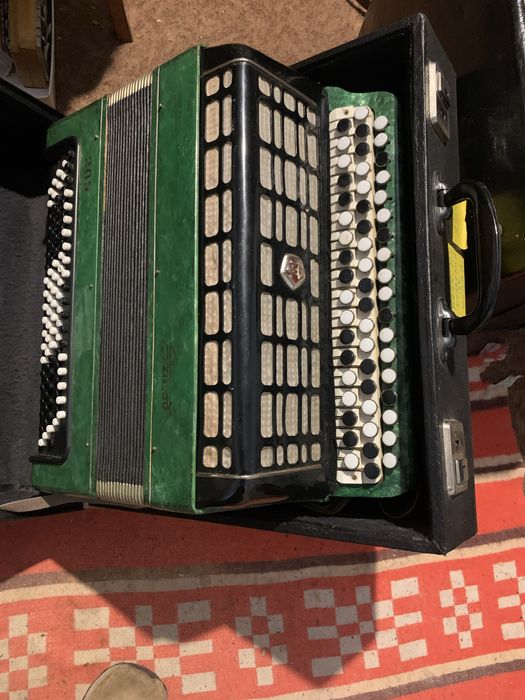 Продам  баян. Акордеони. Гармошки. В хорошому стані.
