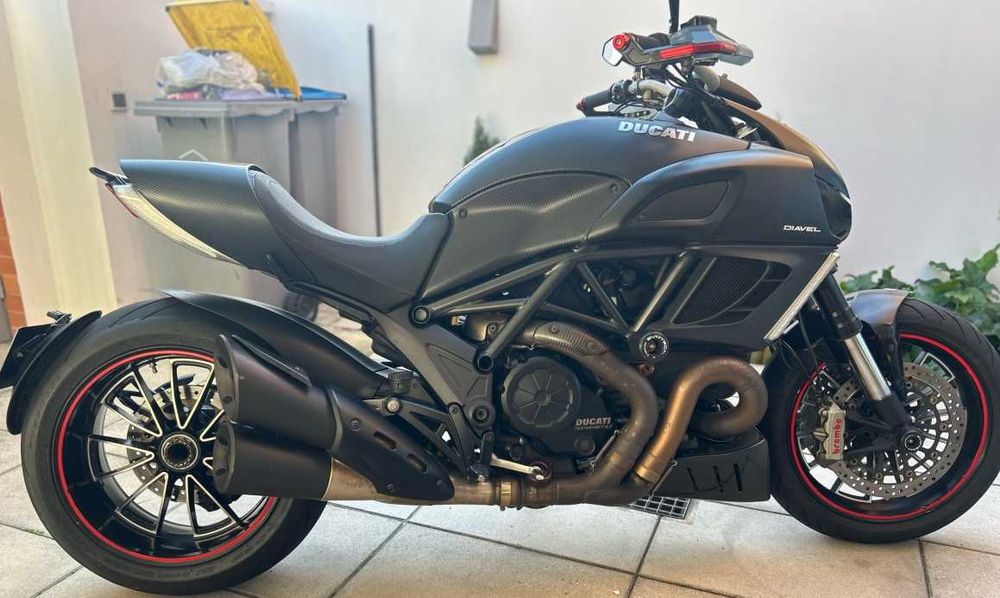 DUCATI Diavel 1200 black possivel credito 150€