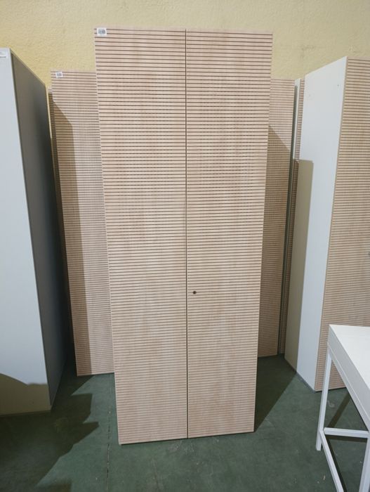 Szafa z półkami akustyczne.