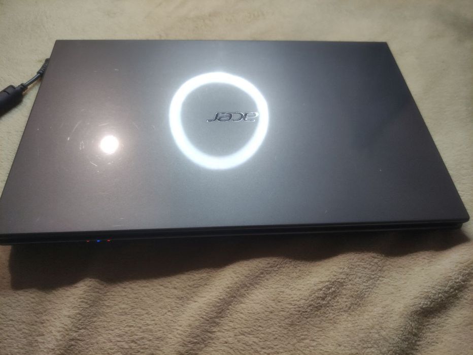 Acer v3-551g,4 ядра,8гб озу,1tb,AMD 7600m,ноутбук,робочий