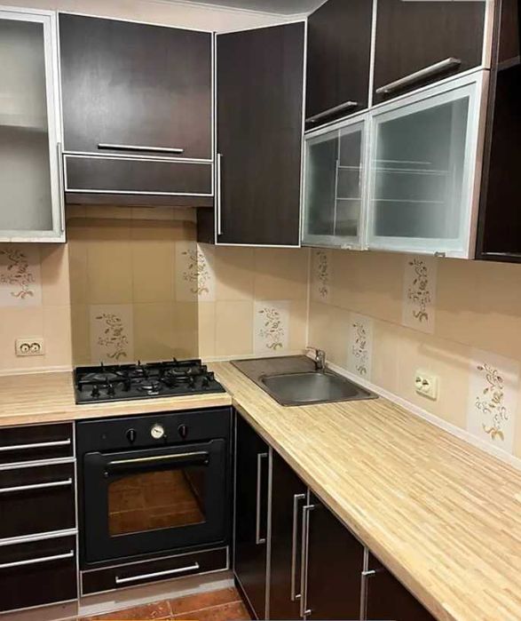 Продам большую 3к квартиру 70м2 метро Спортивная Метростроителей Серт