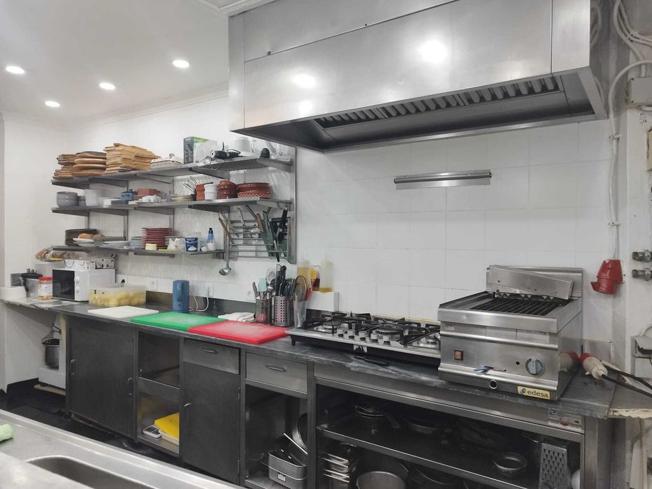 Trespasse Restaurante/Bar com Esplanada–Praia Paço de Arcos|Renda 900€