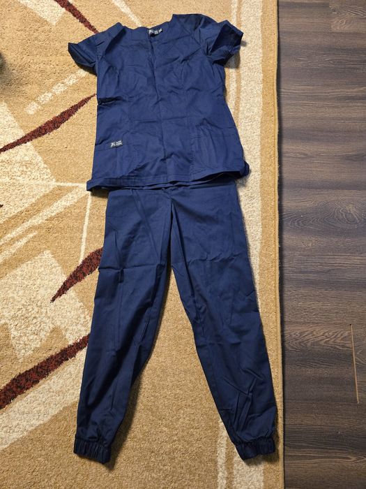 Хірургічний костюм і інше,в чудовому стані,одягала пару раз все..