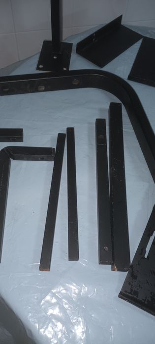 Wall-mounted TV brackets, used but in good condition.64284416941827121