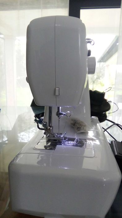 Máquina de Costura TriStar como nova