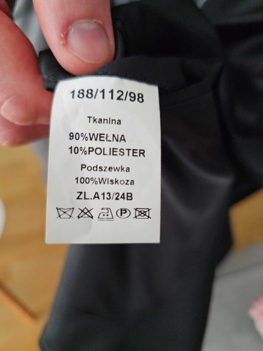 Smoking Giacomo Conti dla wysokiego mężczyzny