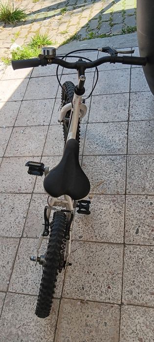 Bicicleta  de criança  com pouco uso