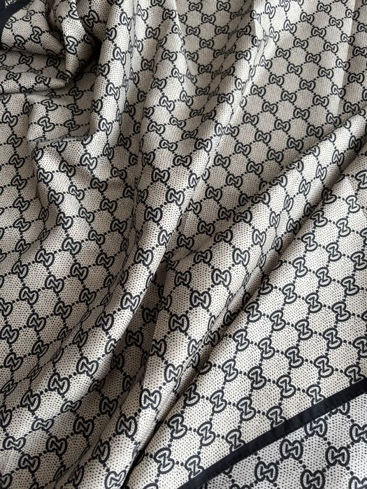 Chusta jedwabna 100% jedwab jak Gucci beżowa czarna wzór 90x90