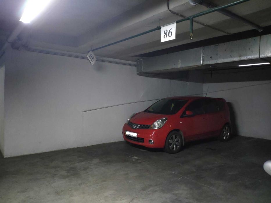 Продам паркомісце в підземному паркінгу ТЦ Афіна, площа Грецька
